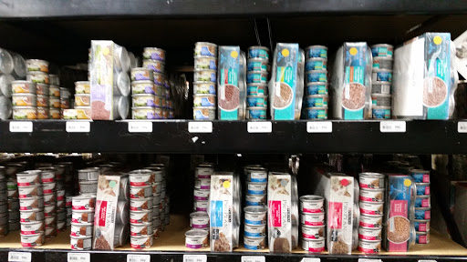 Pet Supply Store «Mounds Pet Food Warehouse», reviews and photos, 8311 University Ave, Middleton, WI 53562, USA