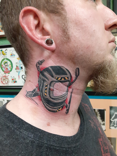 Tattoo Shop «Deluxe Tattoo Parlor», reviews and photos, 1705 Broadway St, Vancouver, WA 98663, USA