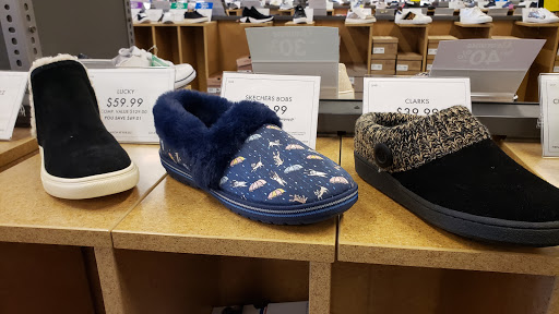 Stores to buy comfortable women's shoes Detroit