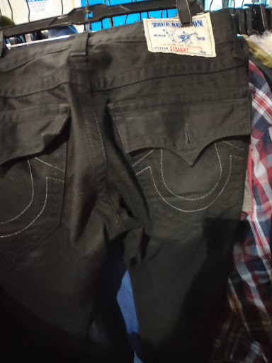 Boutique «Blue, a Goodwill Boutique - Tacoma», reviews and photos, 2520 N Proctor St, Tacoma, WA 98406, USA