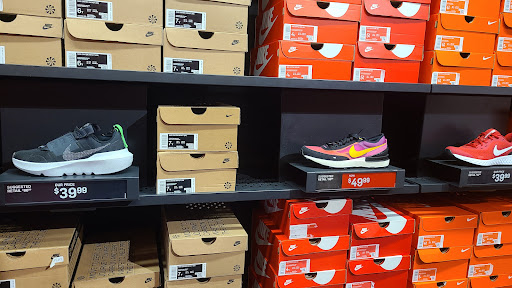 Clothing Store «Nike Factory Store», reviews and photos, 1650 Premium Outlet Blvd #601, Aurora, IL 60502, USA