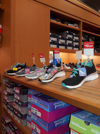 Shopping Mall «Gateway Shopping Center», reviews and photos, 9924 NE Halsey St, Portland, OR 97220, USA