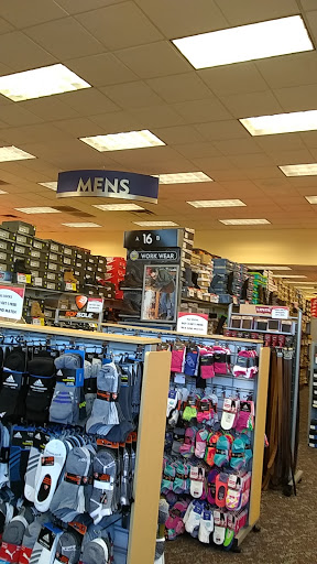 Shoe Store «Shoe Carnival», reviews and photos, 2706 Plainfield Rd, Joliet, IL 60435, USA