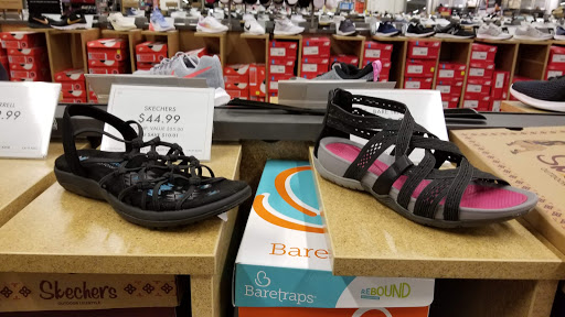 Shoe Store «DSW Designer Shoe Warehouse», reviews and photos, 4135 Miller Rd, Flint, MI 48507, USA