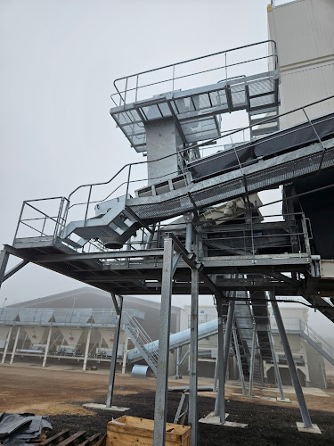 Magasin de materiaux de construction S.N.M.E. (Sté Normande de Matériaux Enrobés) Tourville-la-Rivière