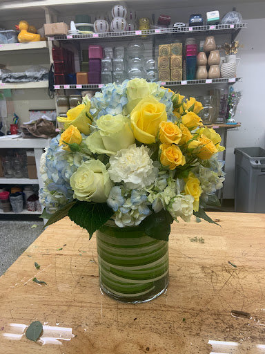 Angelas Florist and Gifts image
