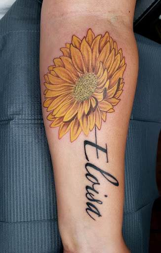 Explore whitetail deer tattoo ideas, creative tattoo ideas in Fort Worth, available at Darkside of Texas Tattoo & Piercing