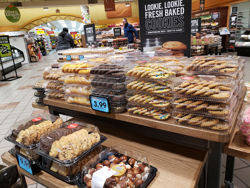 Grocery Store «Schnucks», reviews and photos, 2030 Dorsett Rd, Maryland Heights, MO 63043, USA