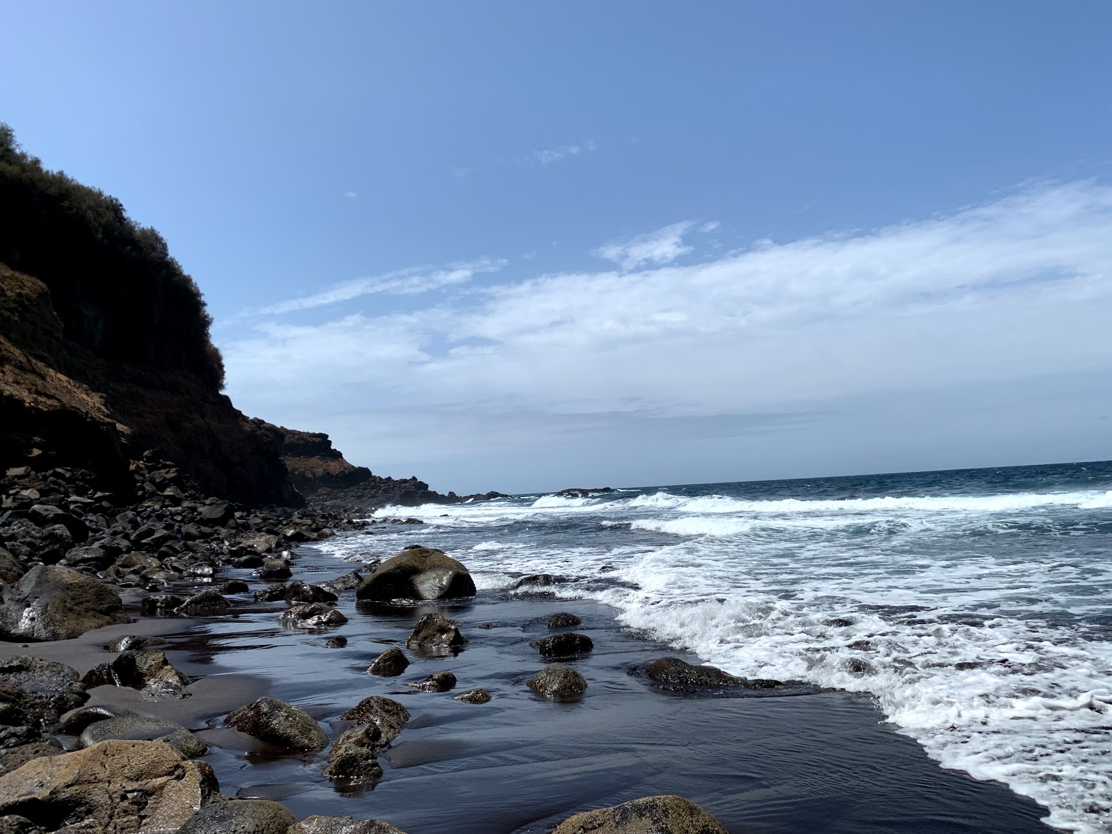 Foto von Playa de El Bonito und die siedlung