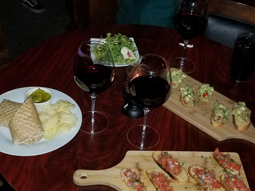 Wine Bar «Mouse Trap Cafe Wine and Cheese Bar, Full Bar», reviews and photos, 203 Broadway, Amityville, NY 11701, USA