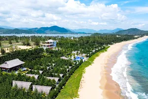 Hoa-Loi Resort image