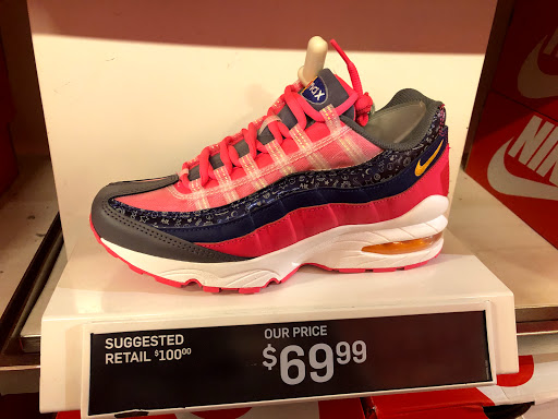 Sporting Goods Store «Nike Factory Store», reviews and photos, 1 Premium Outlet Blvd #699, Tinton Falls, NJ 07753, USA
