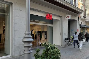 H&M image