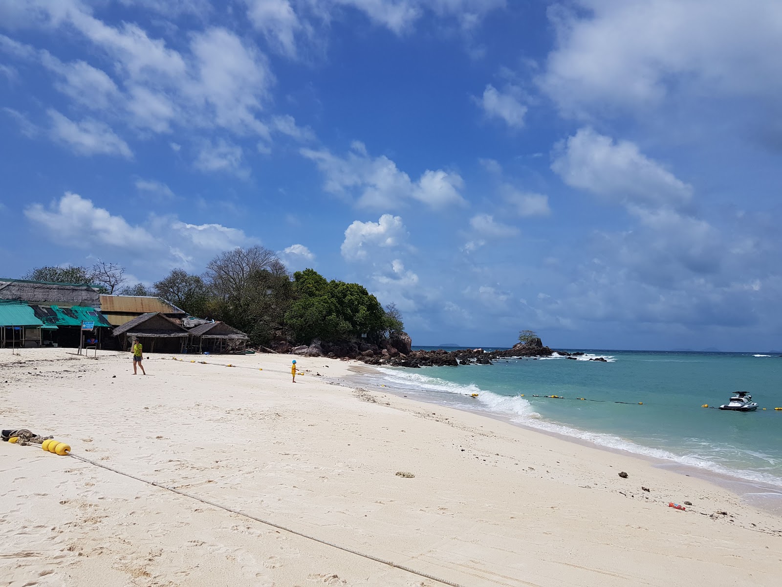 Foto van Khai Nai Beach en de nederzetting