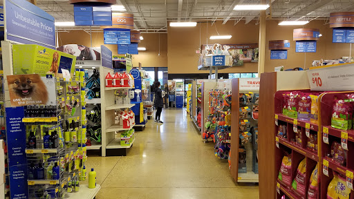 Pet Supply Store «PetSmart», reviews and photos, 700 N Milwaukee Ave, Vernon Hills, IL 60061, USA