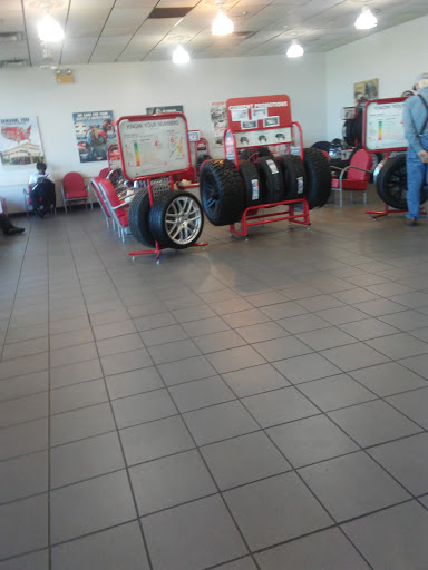 Tire Shop «Discount Tire Store - Center Line, MI», reviews and photos, 26805 Van Dyke, Center Line, MI 48015, USA