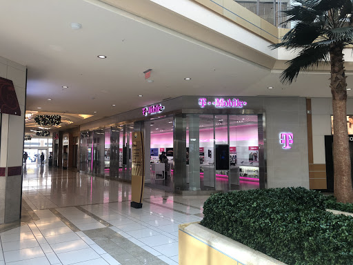 Cell Phone Store «T-Mobile», reviews and photos, 2223 N Westshore Blvd #150d, Tampa, FL 33607, USA