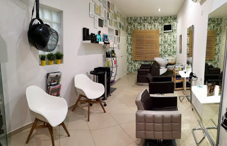 Salón de belleza Cuarta Generación C. Corredera, 4, 06498 Lobón, Badajoz, España