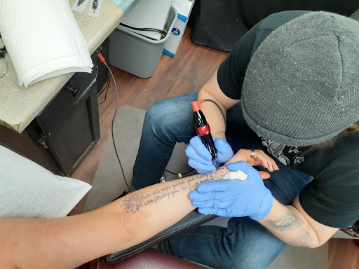 Tattoo Shop «American Graffiti Tattoos», reviews and photos, 630 W Grand River Ave, Brighton, MI 48116, USA