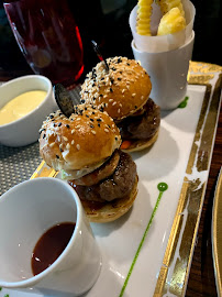 petit hamburger du Restaurant gastronomique L'Atelier de Joël Robuchon à Paris - n°12