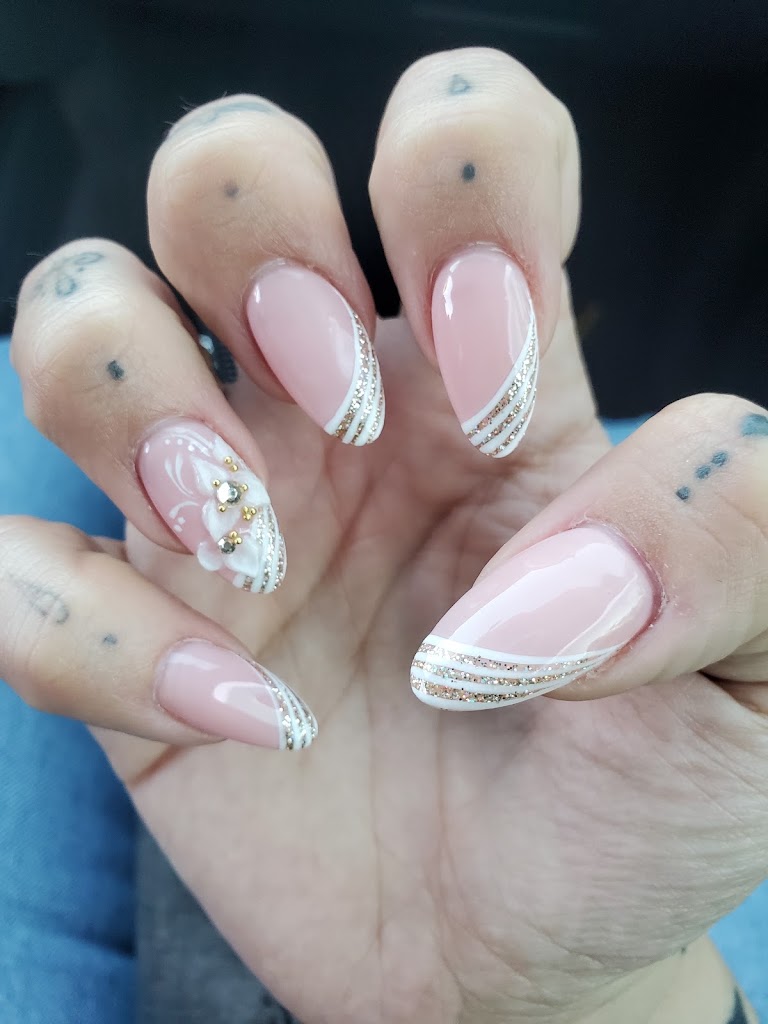 LA Nails And Spa 33040