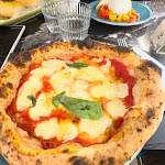 Photo n°13 de l'avis de mariano.u fait le 18/03/2024 à 19:18 sur le  Pizzeria Vincenzo Capuano Napoli Piazza Trieste e Trento à Naples