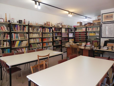 Biblioteca Pública Municipal de Nogueruelas. C. Hispano América, 8, 44414 Nogueruelas, Teruel, España