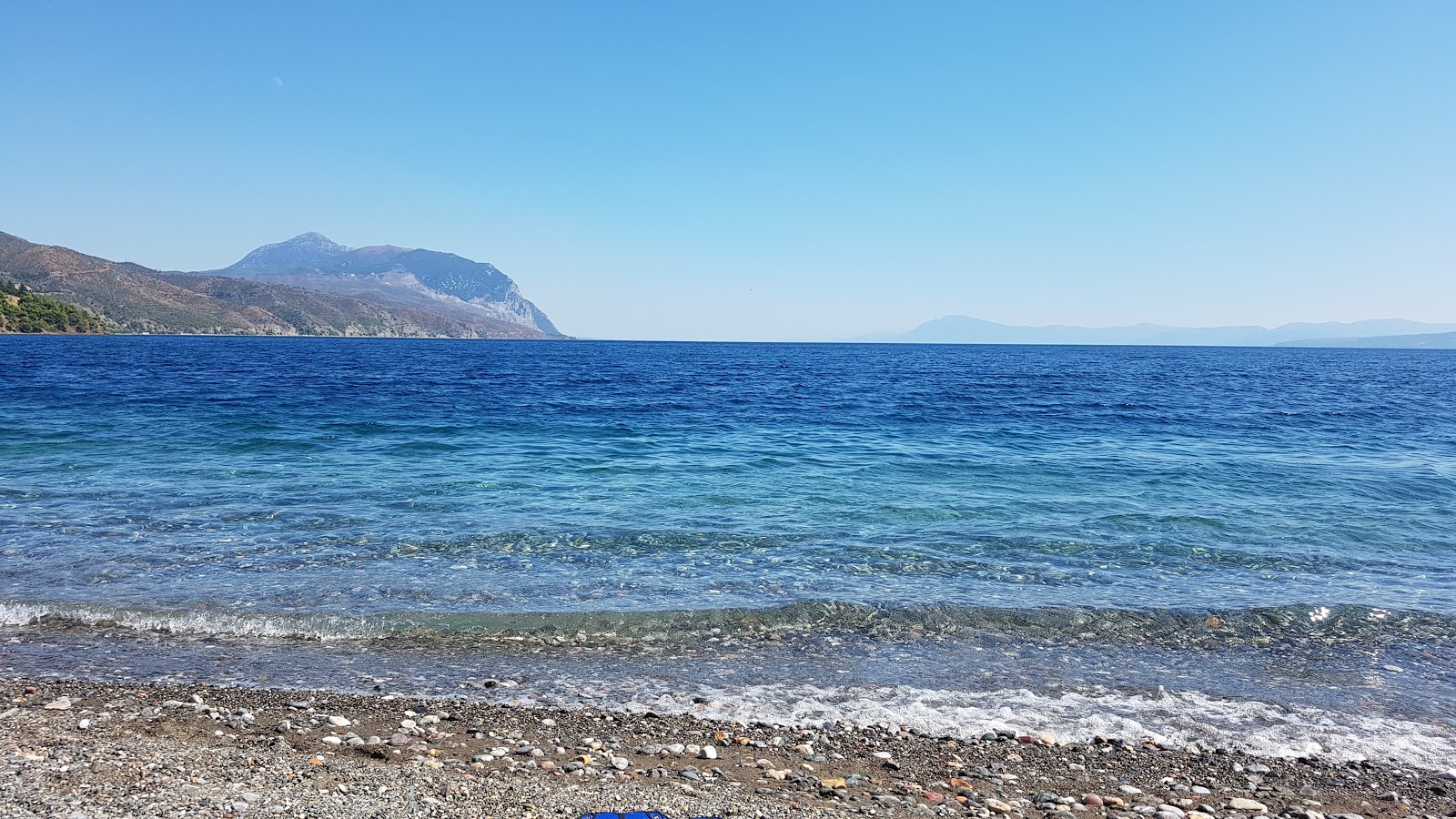 Koxyli beach'in fotoğrafı - rahatlamayı sevenler arasında popüler bir yer