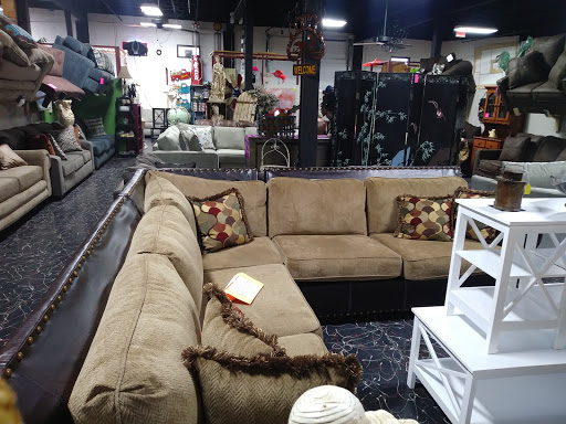 Flea Market «Springfield Flea Market & Gifts», reviews and photos, 1325 E Trafficway St, Springfield, MO 65802, USA