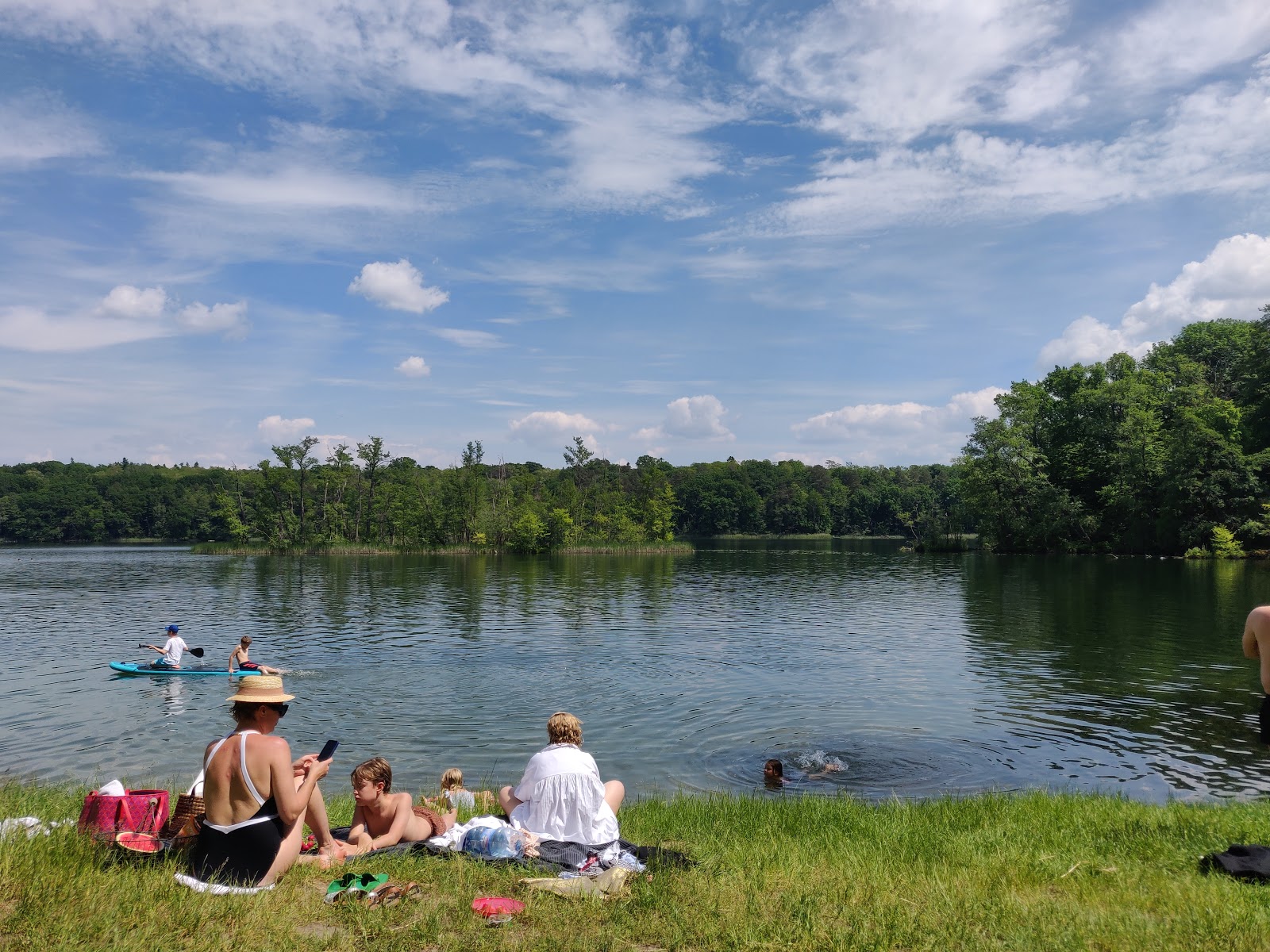 Valokuva Badestrand Falkenhagenista. pinnalla ruoho:n kanssa