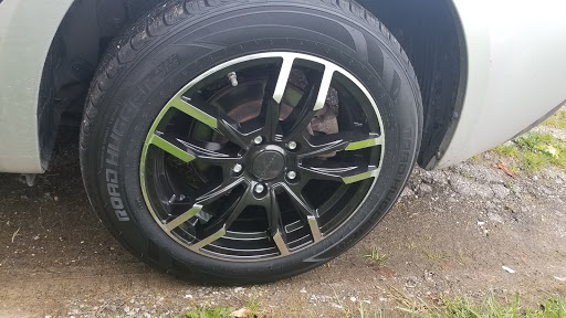 Tire Shop «Discount Tire Store - Auburn Hills, MI», reviews and photos, 200 Brown Rd, Auburn Hills, MI 48326, USA