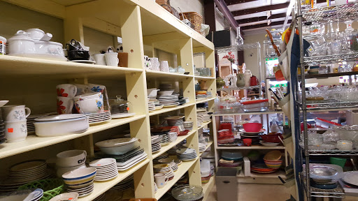 Used Clothing Store «T.E.A.M. Resale Shop», reviews and photos, 300 W Main St, Tomball, TX 77375, USA