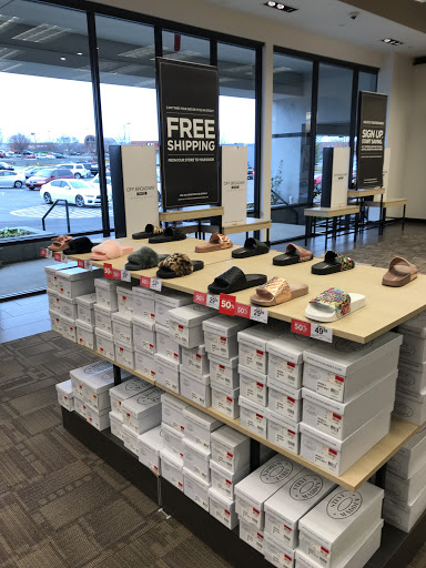 Shoe Store «Off Broadway Shoe Warehouse», reviews and photos, 425 Ernest W Barrett Pkwy NW #4000, Kennesaw, GA 30144, USA
