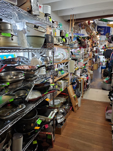 Thrift Store «Rag & Bone Thrift Shop», reviews and photos, 1011 7th Ave, Seaside, OR 97138, USA