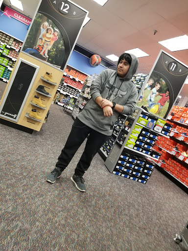 Shoe Store «Shoe Carnival», reviews and photos, 4835 W 77th St, Burbank, IL 60459, USA