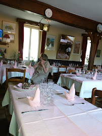 Atmosphère du Restaurant français Auberge Ensoleillée à Dun-les-Places - n°15