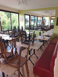 Atmosphère du Restaurant Le Relais du Breuil - Brasserie Bar Tabac à Le Breuil-en-Auge - n°1