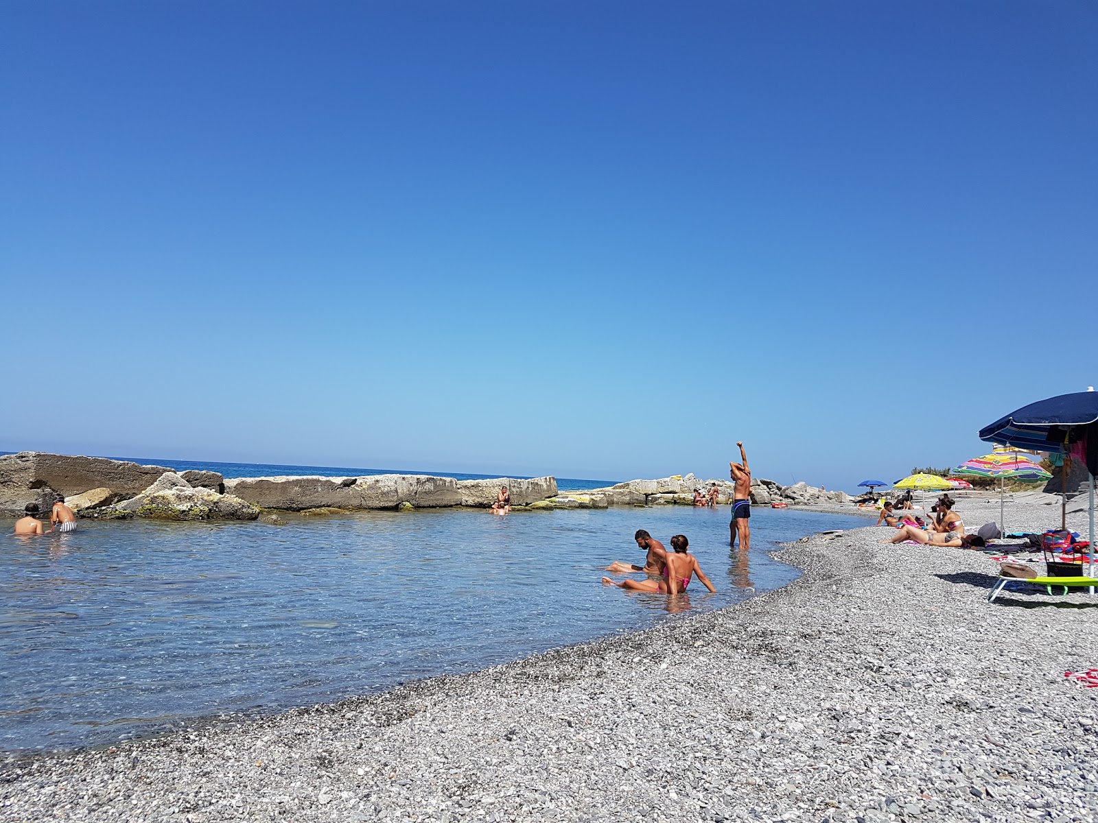 Spiaggia Falerna的照片 带有灰砂和卵石表面