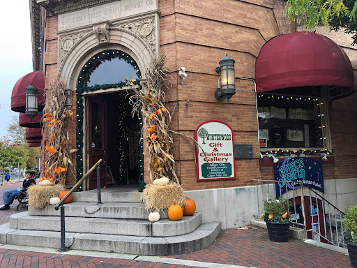 Winterwood Gift Shop Inc, 526 Washington St, Cape May, NJ 08204, USA, 