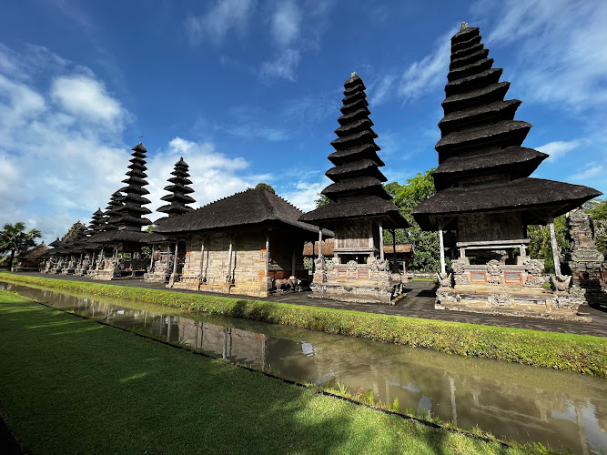15 Pura Terkenal di Indonesia yang Wajib Dikunjungi