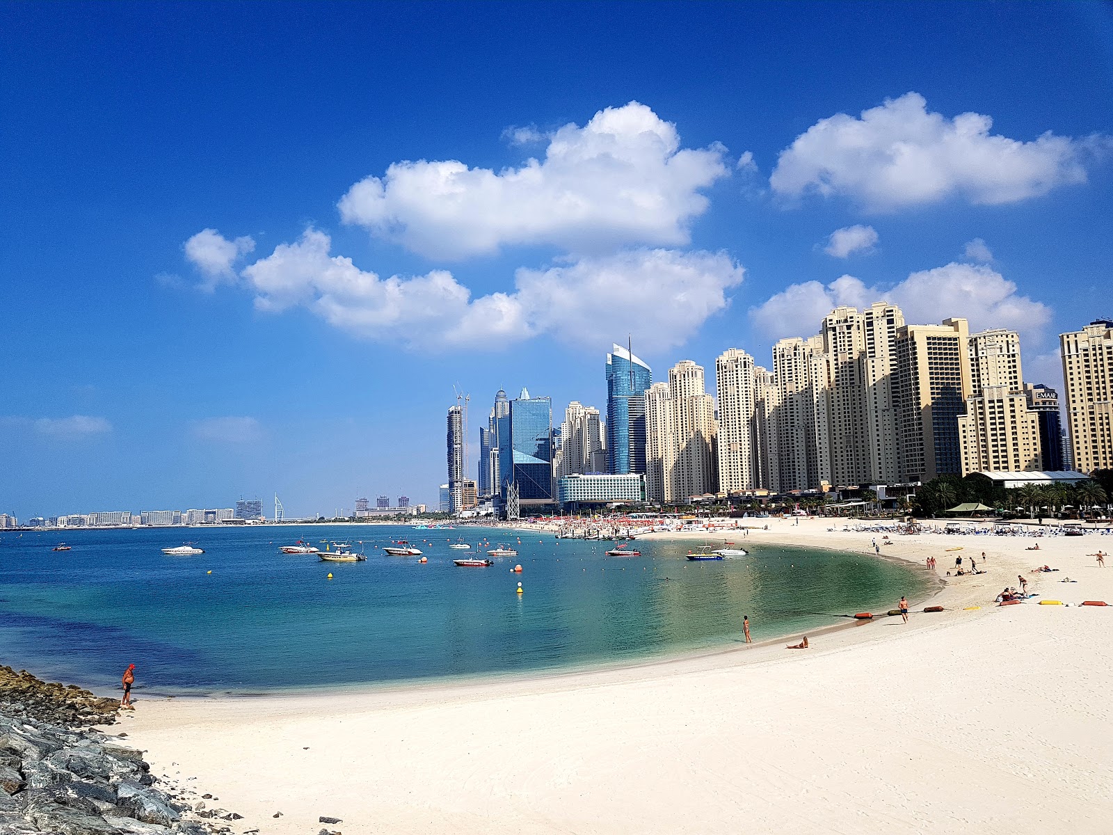 Foto di spiaggia di Marina con una superficie del sabbia beige fine