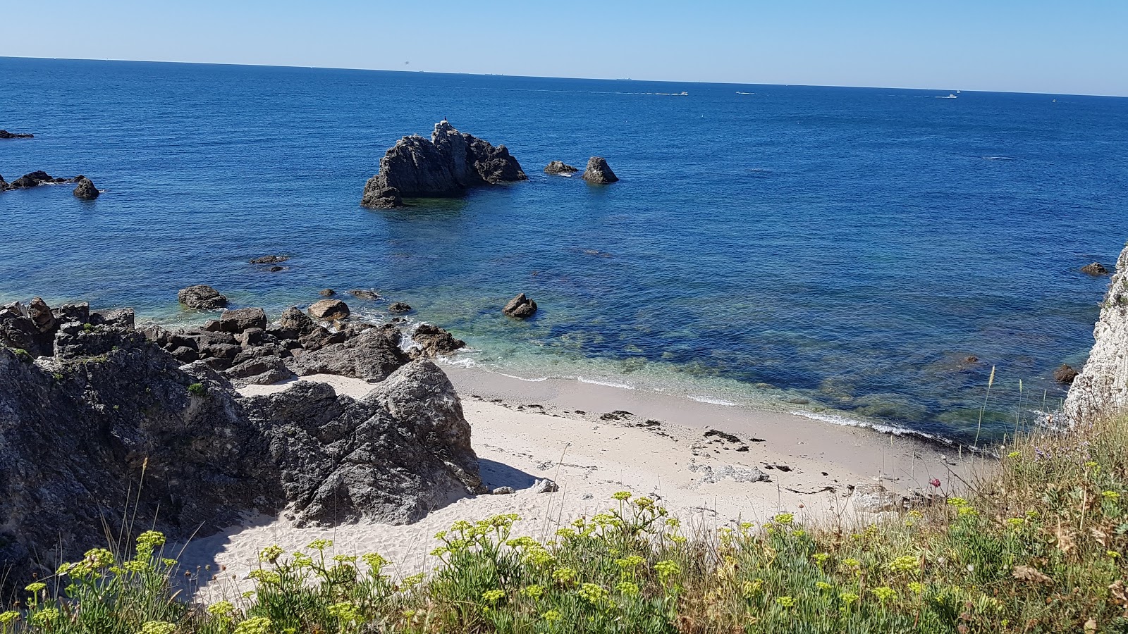 Foto de Bay of Labego beach com enseadas médias