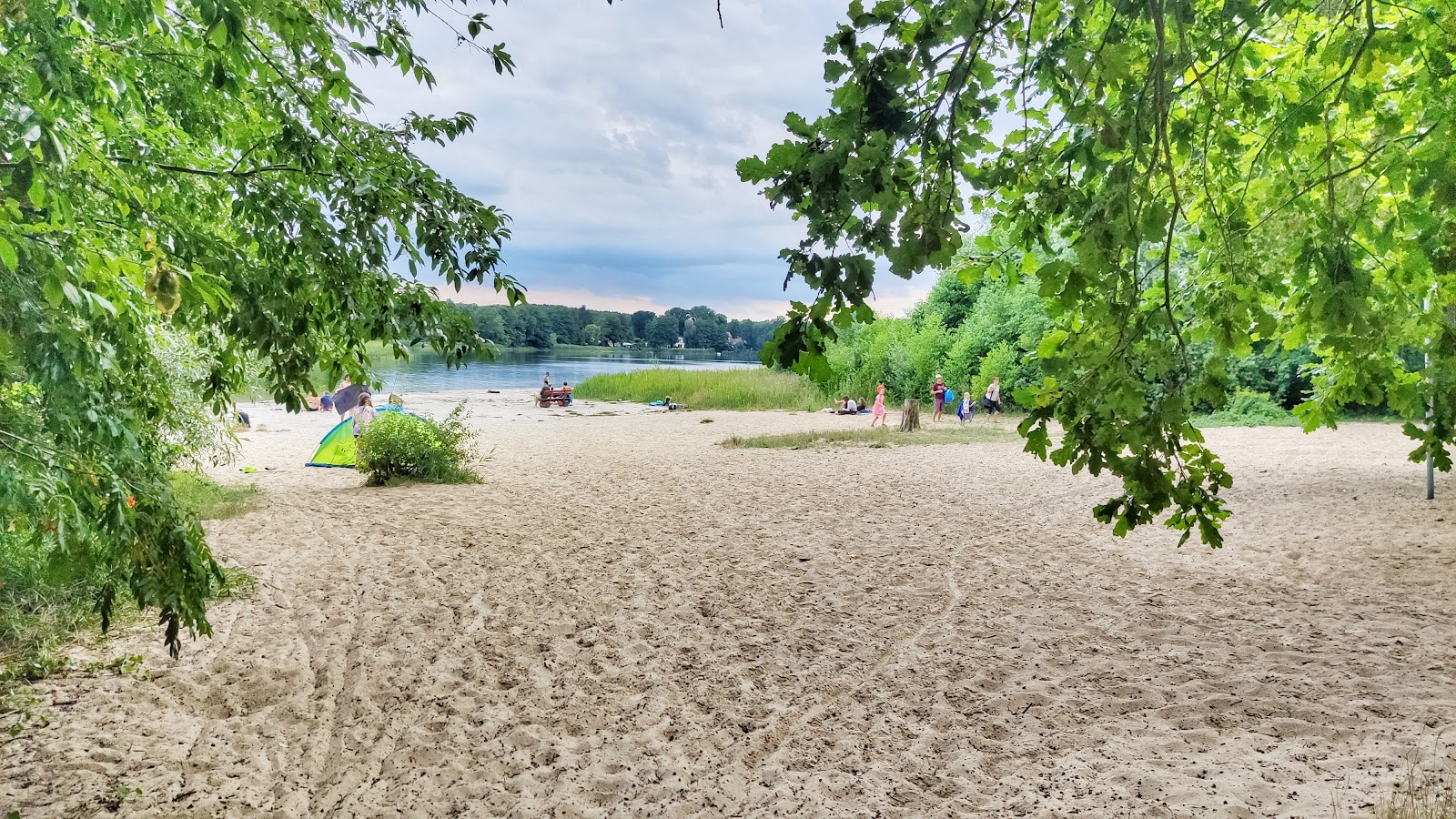 Φωτογραφία του Badestrand Lehnmarke με μπεζ άμμος επιφάνεια