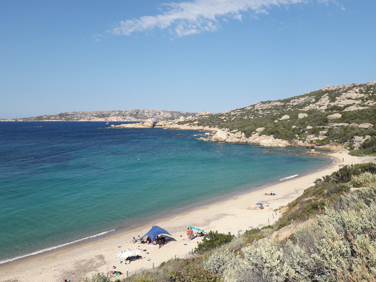 Foto von Spiaggia di Cala di Trana mit kleine bucht