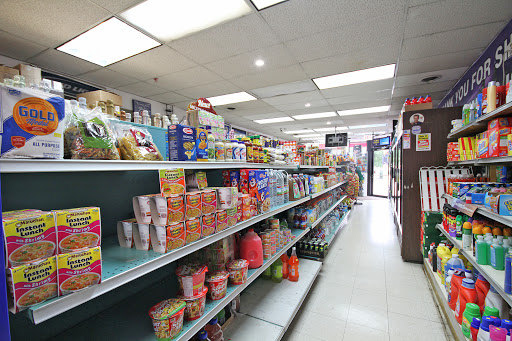 Liquor Store «Buy Low Liquor Store», reviews and photos, 3360 W Montrose Ave, Chicago, IL 60618, USA