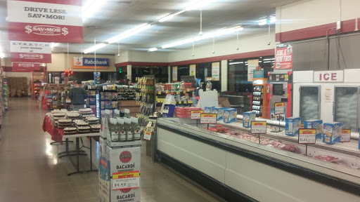 Grocery Store «Sav-Mor Foods», reviews and photos, 14001 Lakeridge Cir, Magalia, CA 95954, USA