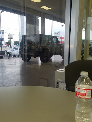 Car Dealer «Ingram Park Chrysler Jeep Dodge RAM», reviews and photos, 7000 NW Loop 410, San Antonio, TX 78238, USA