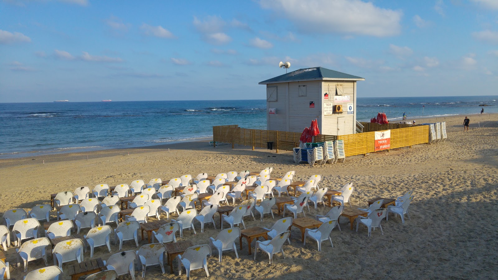 Zdjęcie Mikhmoret beach - popularne miejsce wśród znawców relaksu