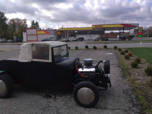 Gas Station «HUCKS FOOD & FUEL», reviews and photos, 11 W Main St, Austin, IN 47102, USA