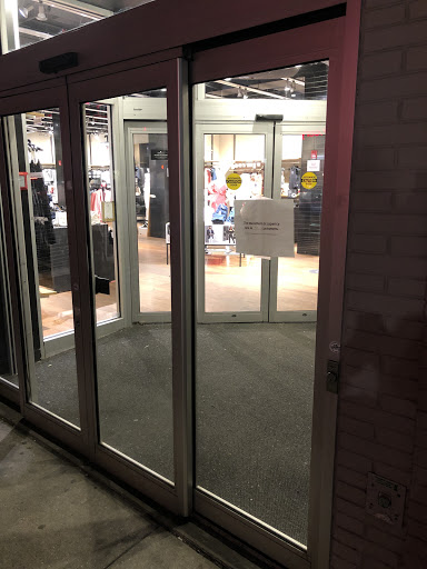 Clothing Store «Express», reviews and photos, 3101 Steinway St, Astoria, NY 11103, USA